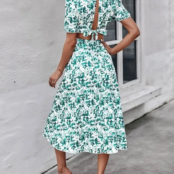 SHEIN - Allover Plant Print Cut Out Tie Back Puff Sleeve Dress - Picture 2 of 5